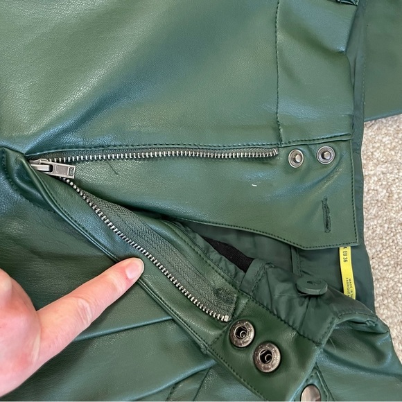 NWT Anthropologie Maeve Faux Leather Pleated Taper Pant Size 4 Dark Green - Picture 12 of 14